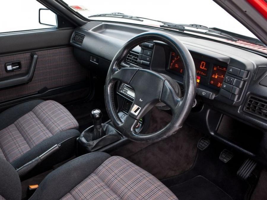 Интерьер Audi Quattro (Typ 85) 1985 года  (UK) (фото 23 из 25)
